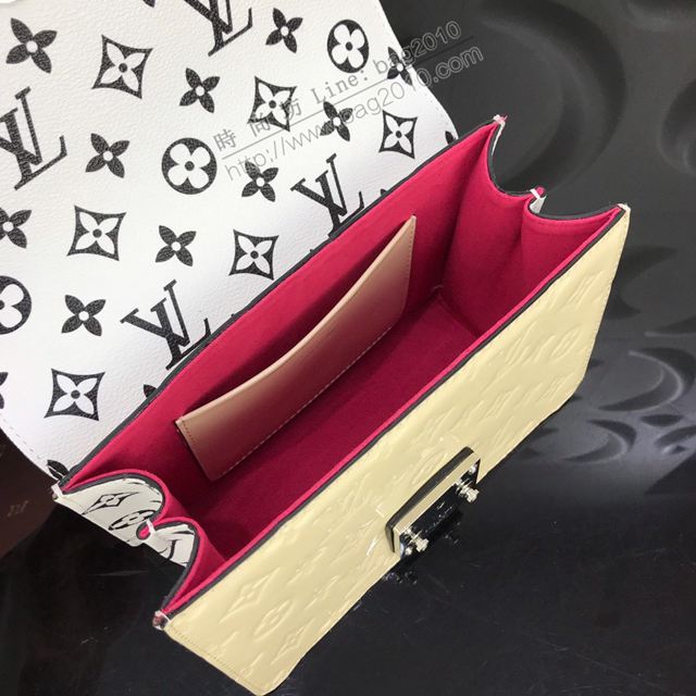 LV包 lv新款女包 Wynwood手袋 壓紋漆光牛皮 LV鏈條斜跨女包  ydh3453